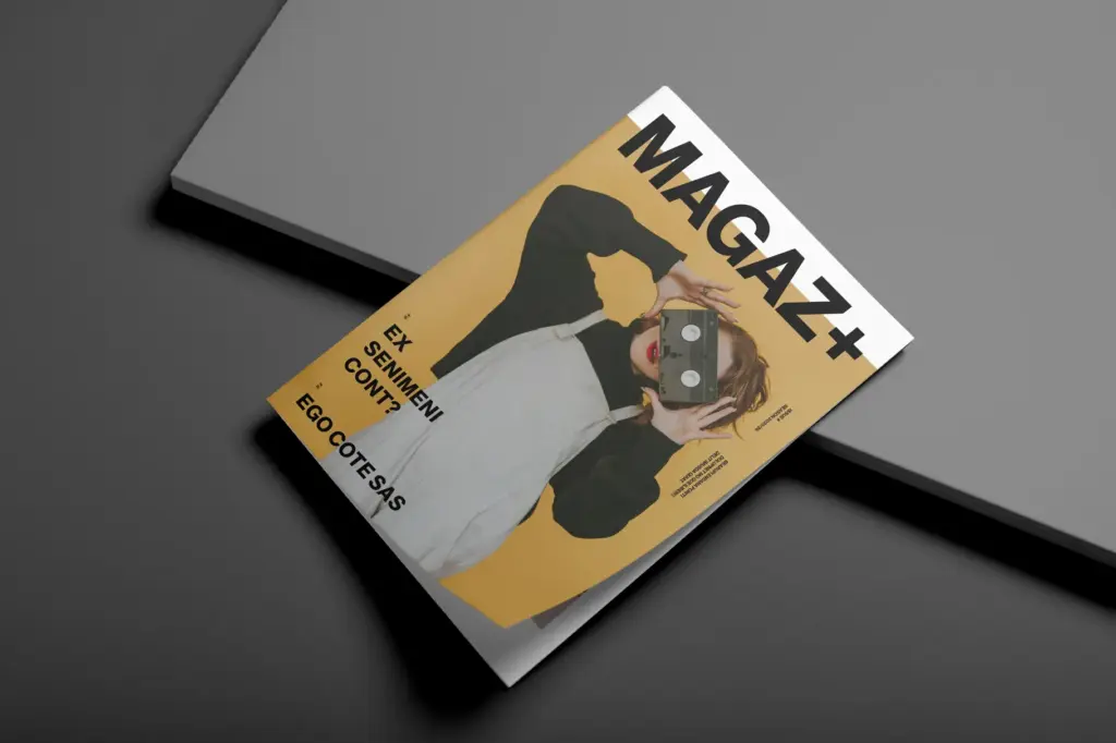 MAGAZ+ cover on dark surface with bold vertical text and VR theme.
